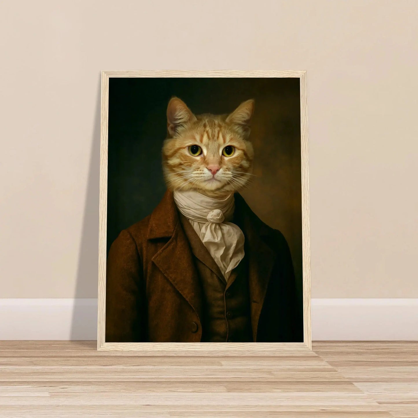 Renaissance Tierportrait einer orangefarbenen getigerten Katze im Kleidungsstil eines edlen Mannes mit Halstuch. Frontal im holzfarbenen Bilderrahmen in 30 x 40 cm an einer Wand lehnend.