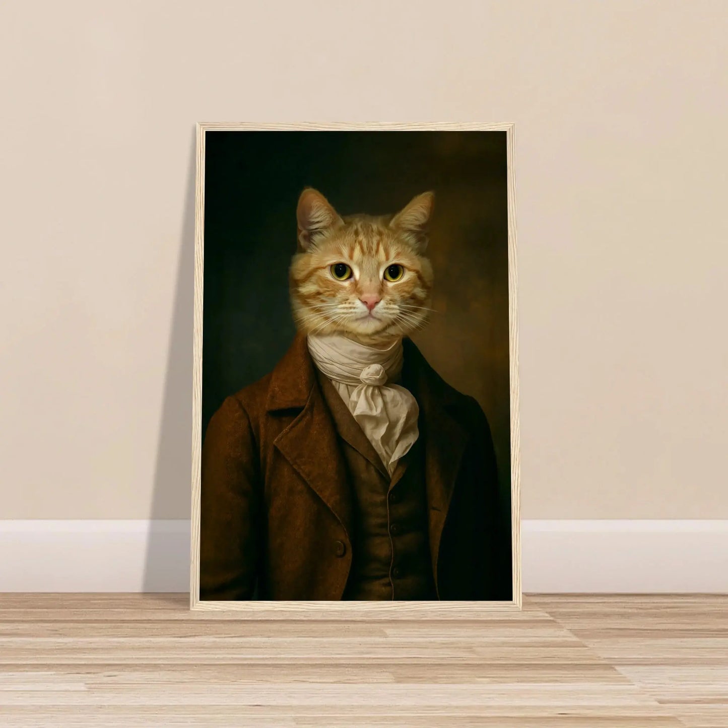 Renaissance Tierportrait einer orangefarbenen getigerten Katze im Kleidungsstil eines edlen Mannes mit Halstuch. Frontal im holzfarbenen Bilderrahmen in 40 x 60 cm an einer Wand lehnend.