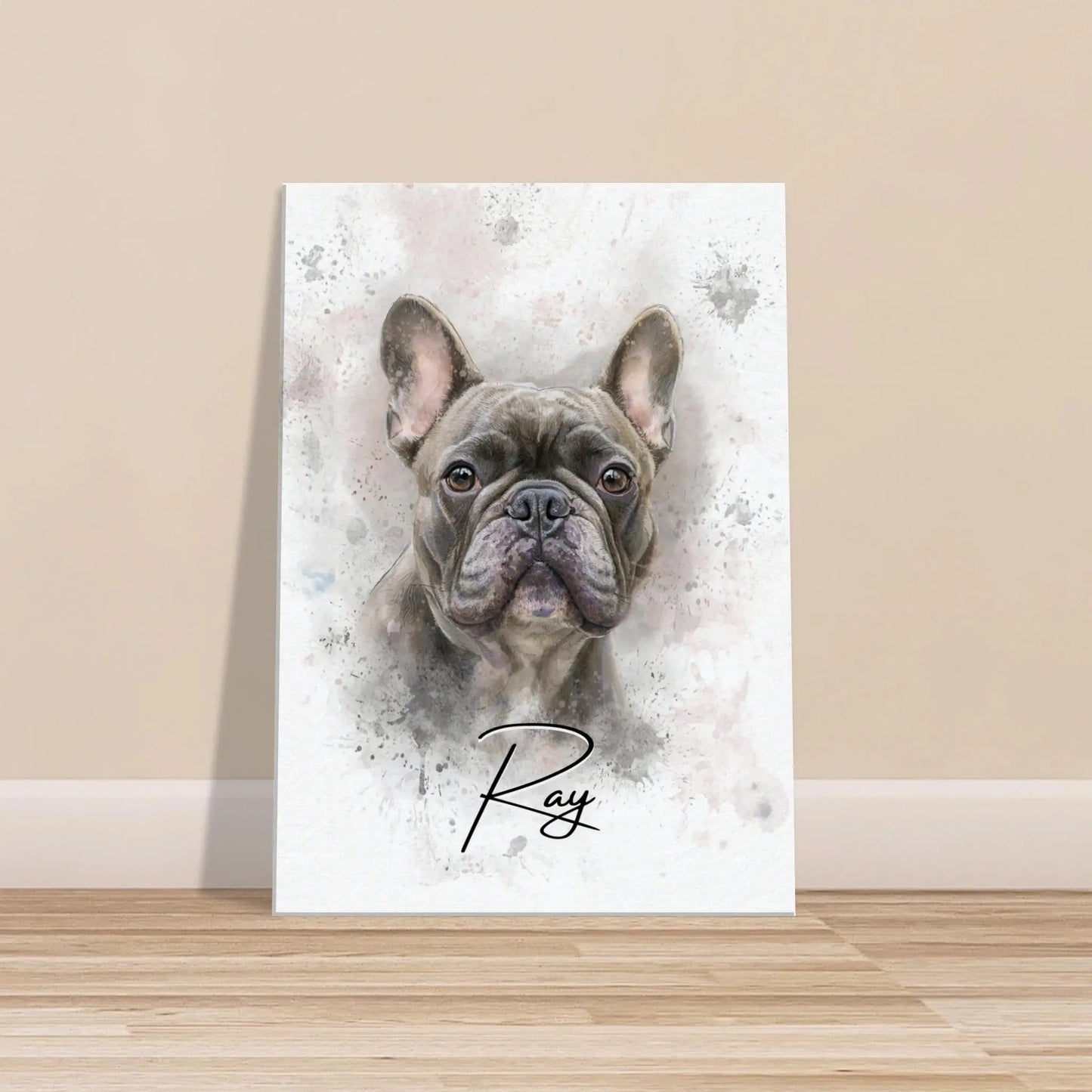 Aquarell-Tierportrait einer englischen Bulldogge im Wasserfarben-Stil auf Leinwand 50x70 cm. Vor vorne an einer Wand lehnend.