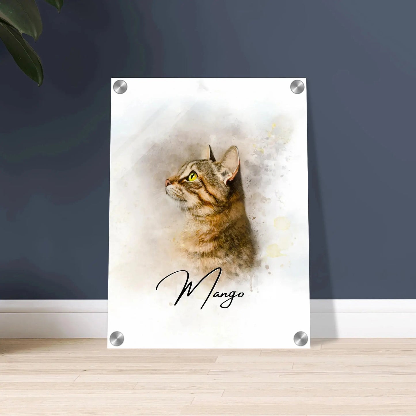 Aquarell-Tierportrait einer gestreiften Katze  im Wasserfarben-Stil auf Acrylglas 30x40 cm. Vor vorne an einer Wand lehnend.