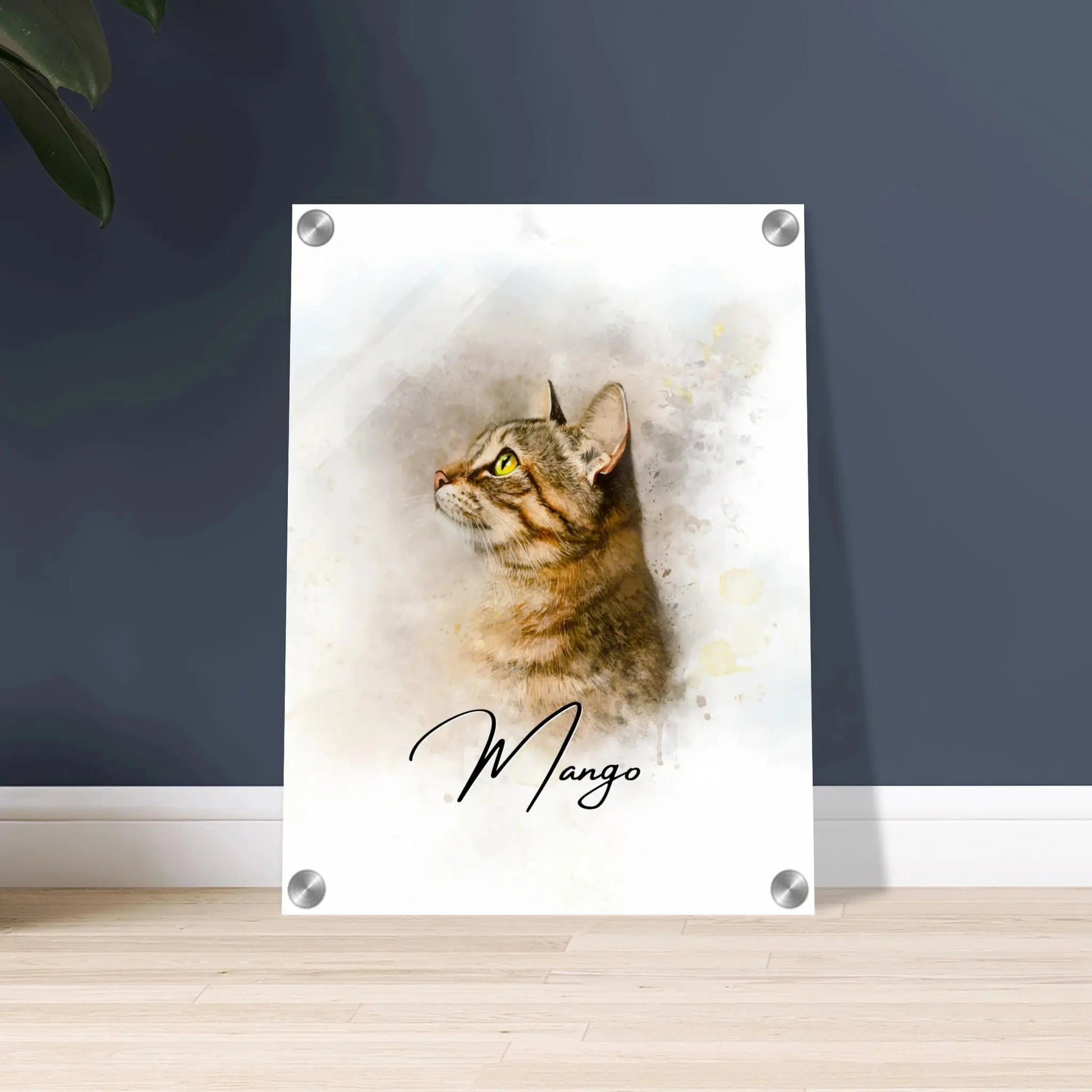 Aquarell-Tierportrait einer gestreiften Katze  im Wasserfarben-Stil auf Acrylglas 30x40 cm. Vor vorne an einer Wand lehnend.