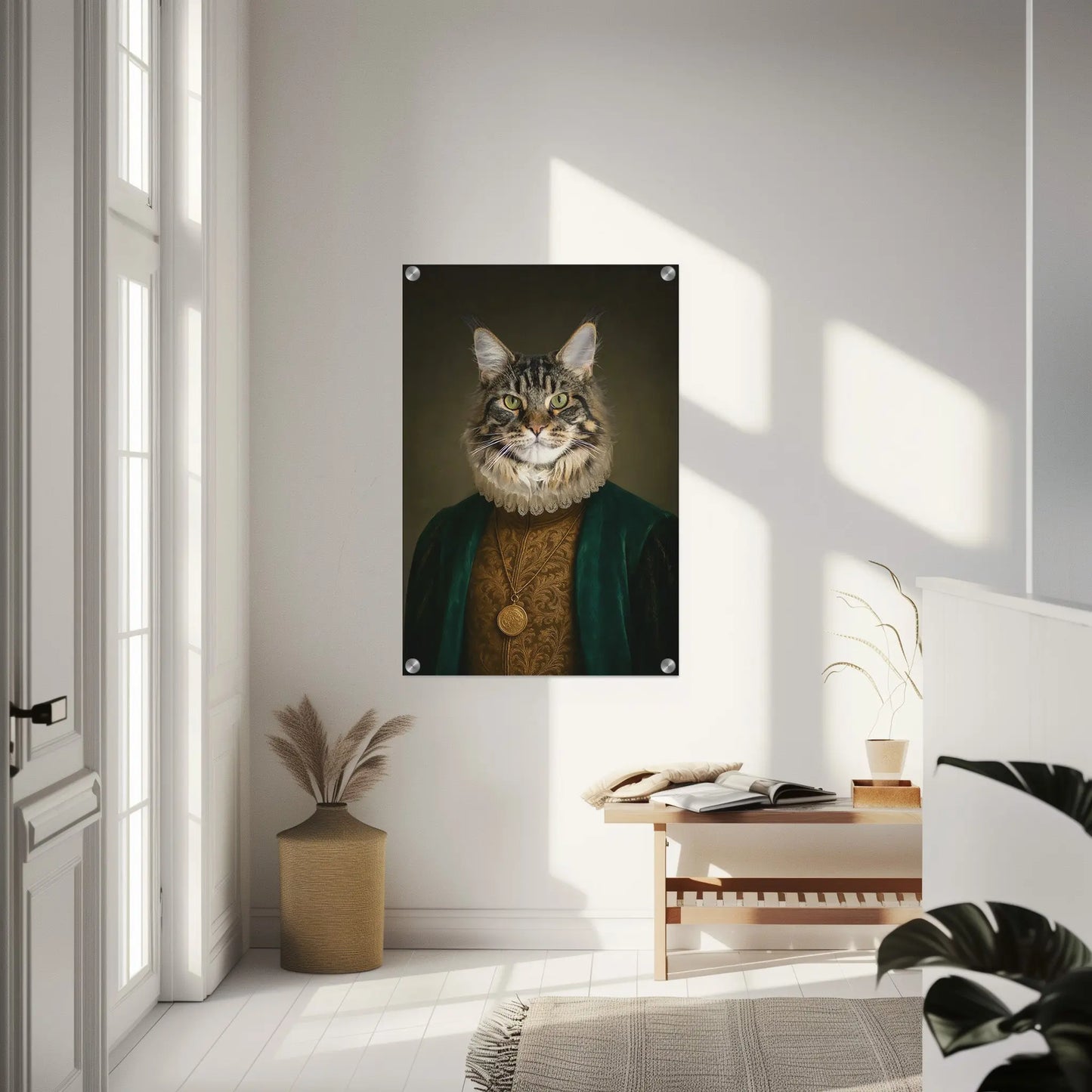 Renaissance Tierportrait einer Bengalkatze im höfischen Gewand und Halskrause. Auf Acrylglas in 60x90 cm. Frontal an einer weissen Wand im Eingangsbereich eines Hauses neben einem Fenster haengend.